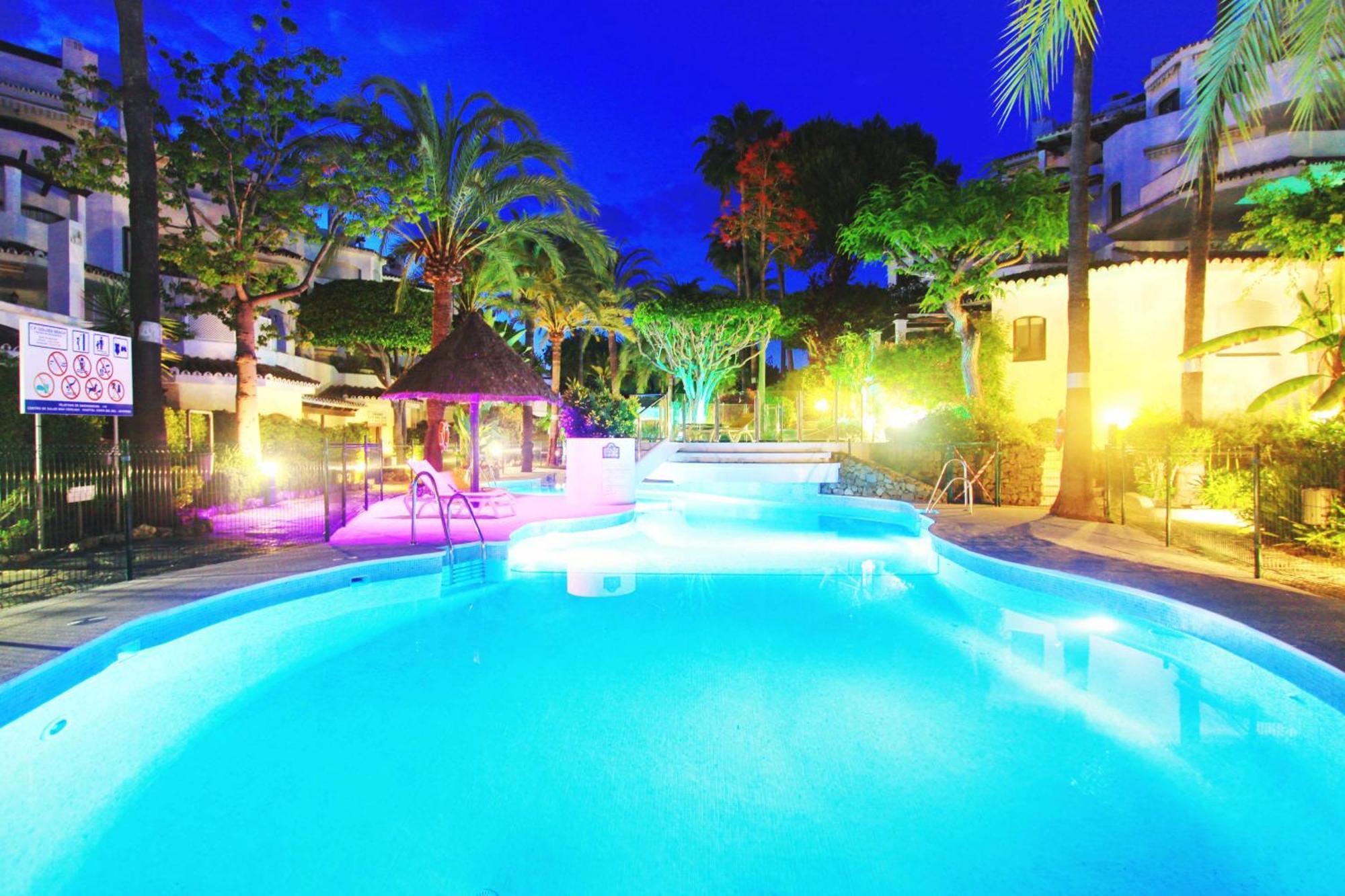 1080 Beachfront Penthouse 3 Floors Jacuzzi 2 Pools Wifi Roof Terrace Marbella Exterior photo