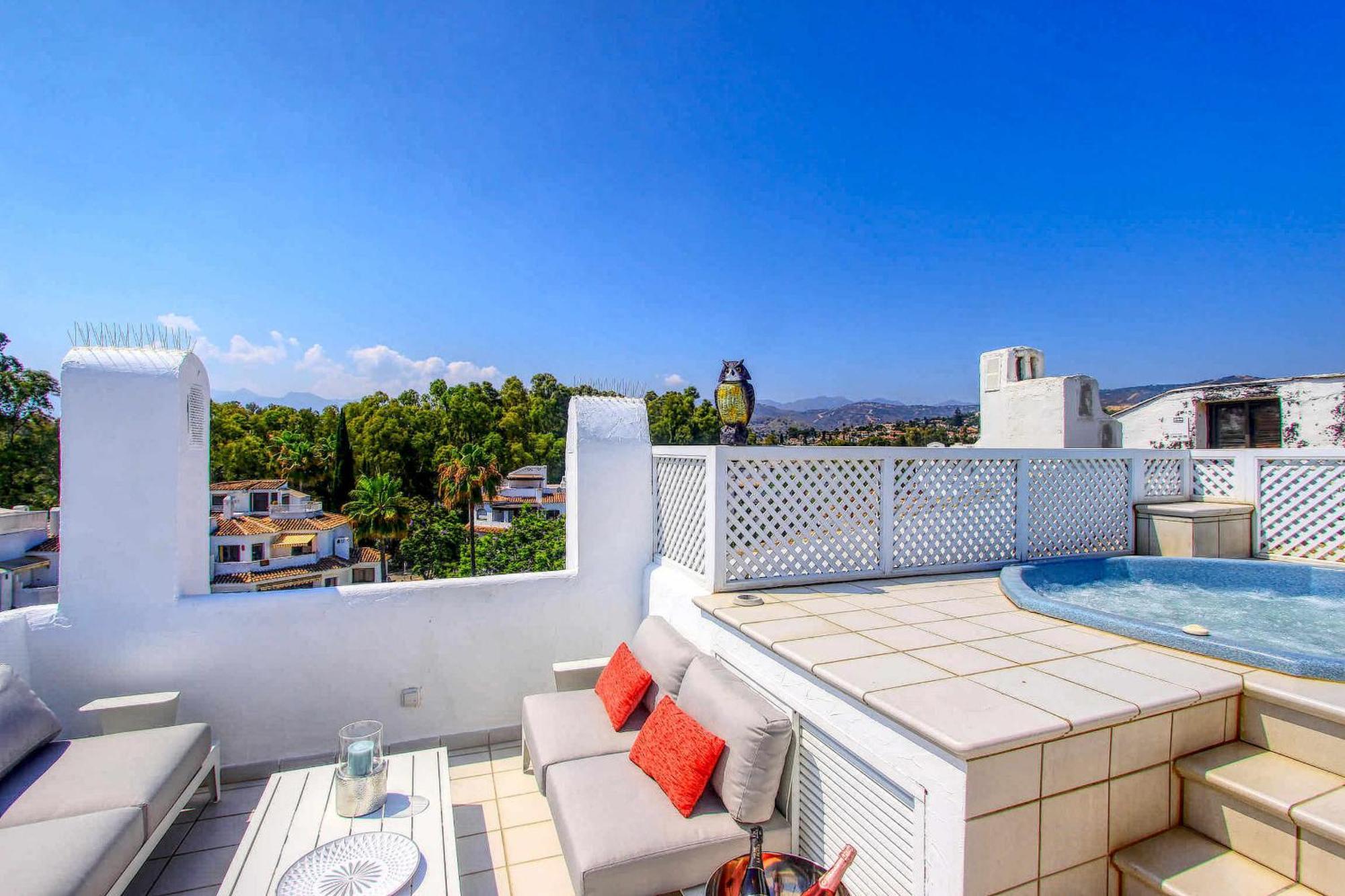 1080 Beachfront Penthouse 3 Floors Jacuzzi 2 Pools Wifi Roof Terrace Marbella Exterior photo