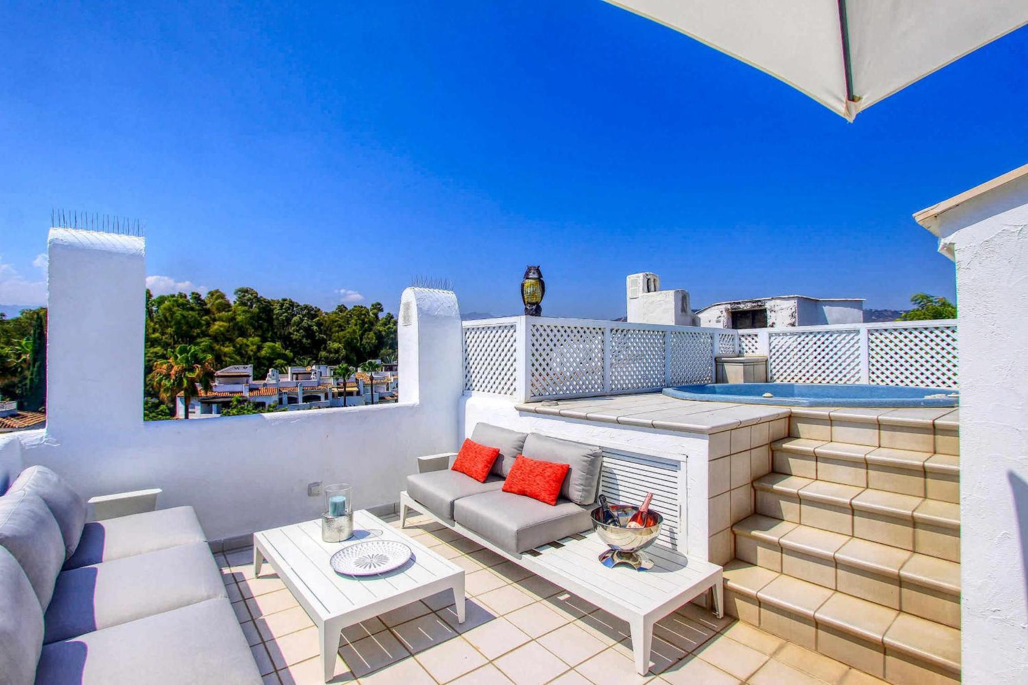 1080 Beachfront Penthouse 3 Floors Jacuzzi 2 Pools Wifi Roof Terrace Marbella Exterior photo