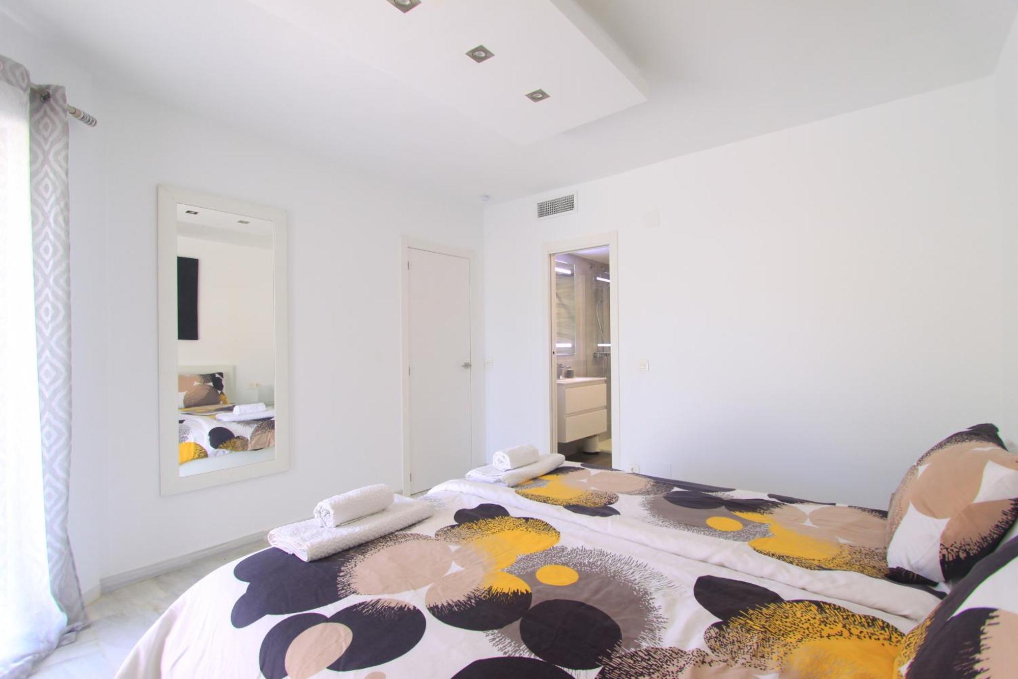 1080 Beachfront Penthouse 3 Floors Jacuzzi 2 Pools Wifi Roof Terrace Marbella Exterior photo
