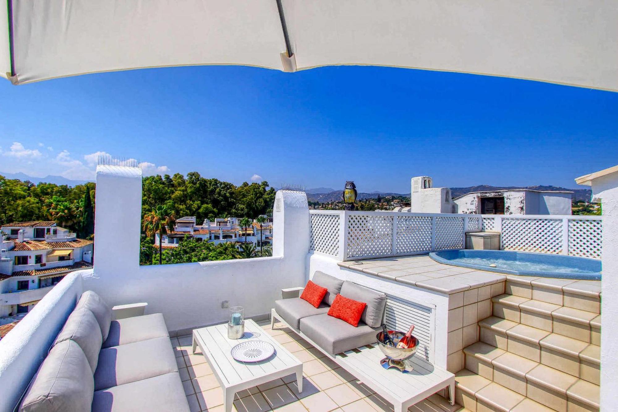 1080 Beachfront Penthouse 3 Floors Jacuzzi 2 Pools Wifi Roof Terrace Marbella Exterior photo