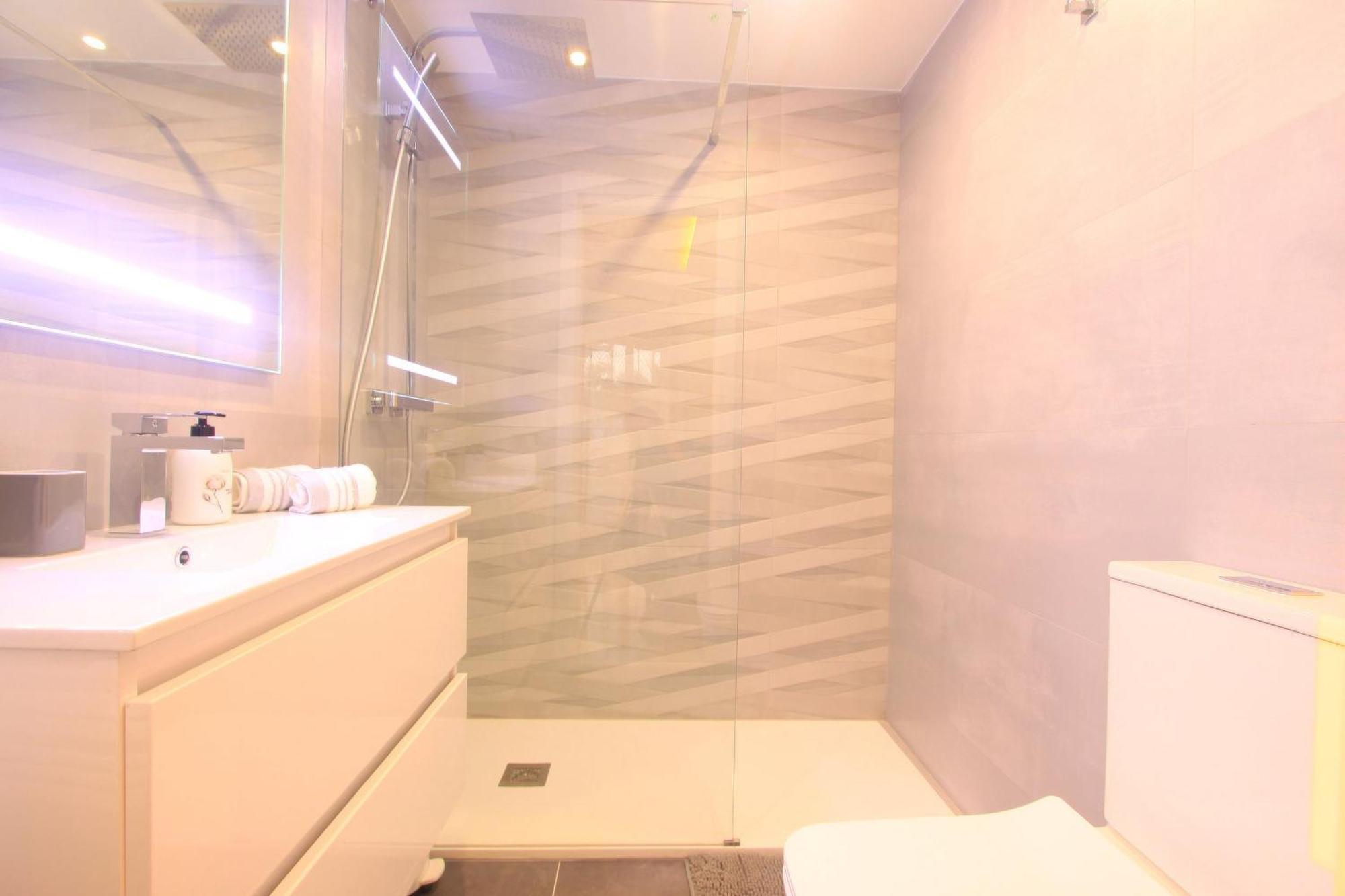 1080 Beachfront Penthouse 3 Floors Jacuzzi 2 Pools Wifi Roof Terrace Marbella Exterior photo