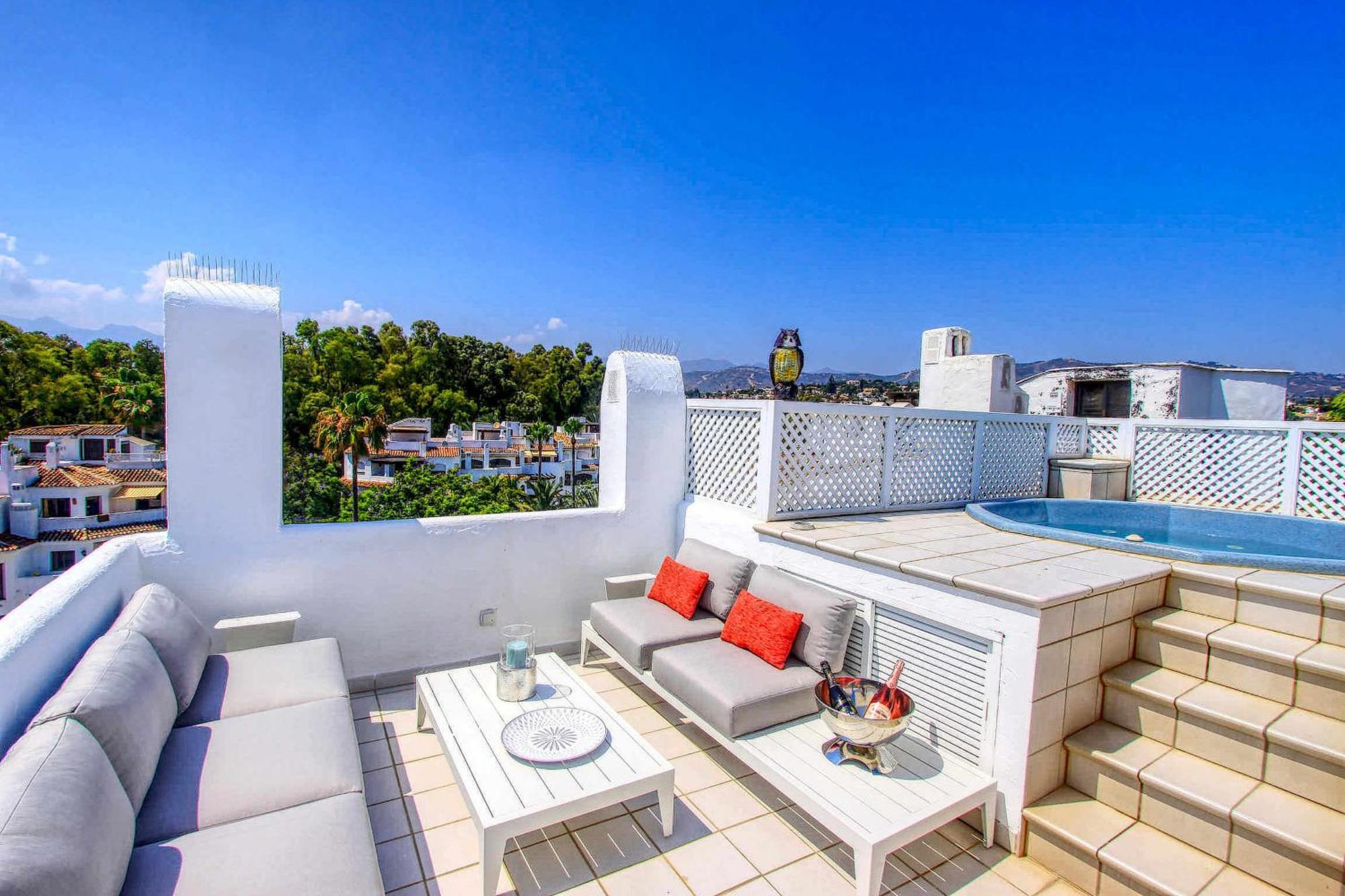 1080 Beachfront Penthouse 3 Floors Jacuzzi 2 Pools Wifi Roof Terrace Marbella Exterior photo