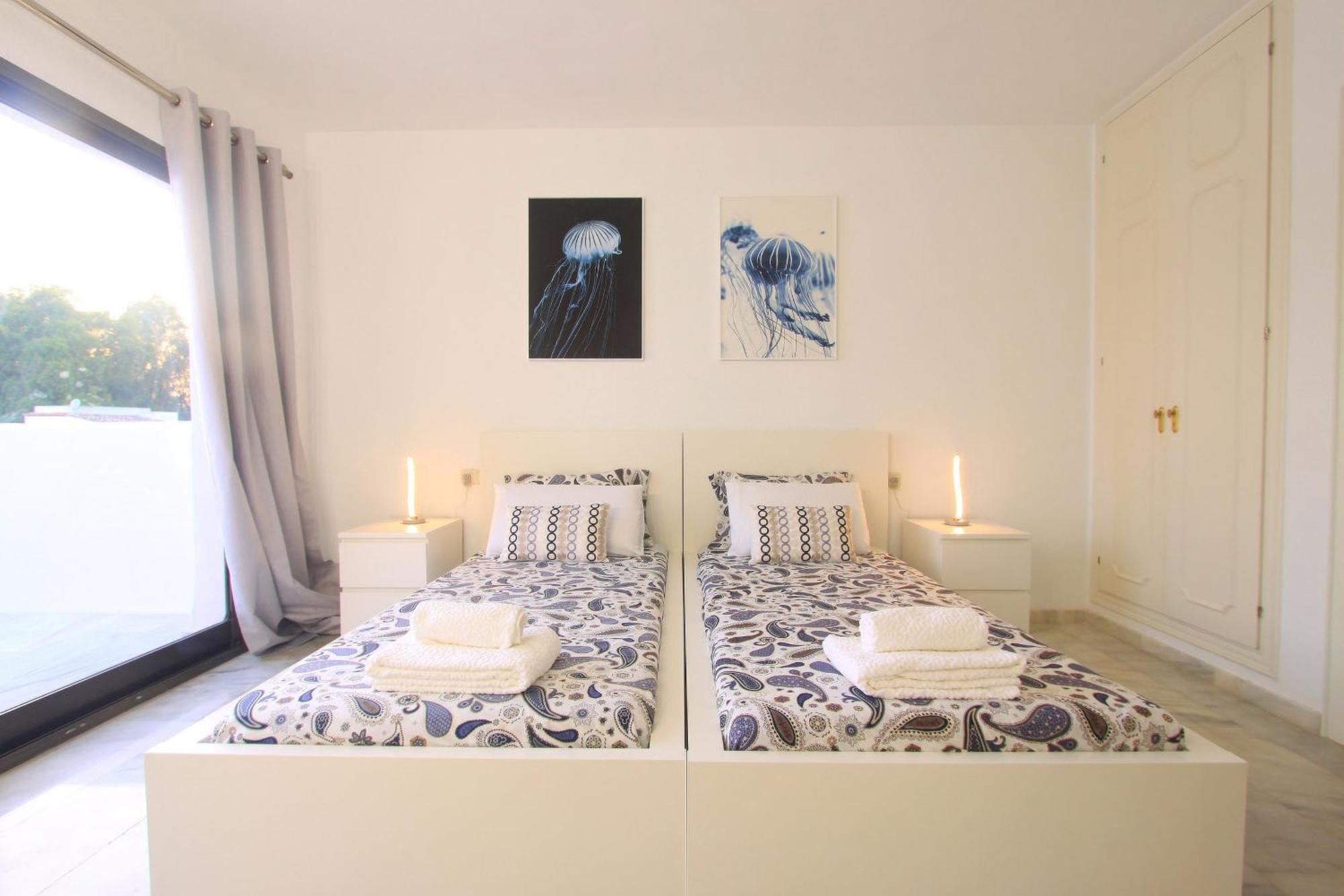 1080 Beachfront Penthouse 3 Floors Jacuzzi 2 Pools Wifi Roof Terrace Marbella Exterior photo